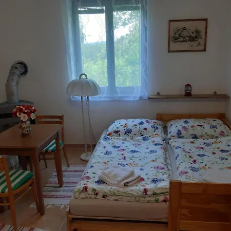 Klidný U Karlových Varů Se Zahradou * Stanovice (Karlovy Vary)