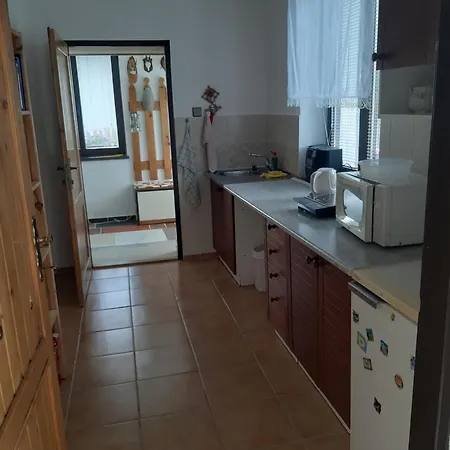 Klidný U Karlových Varů Se Zahradou