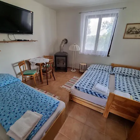 U Karlovych Varu Se Zahradou