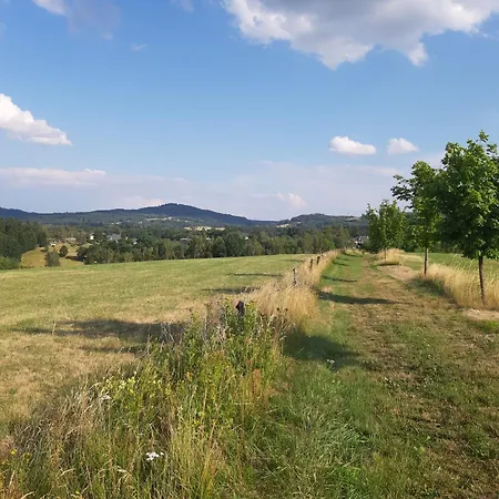 Сasa de vacaciones U Karlovych Varu Se Zahradou
