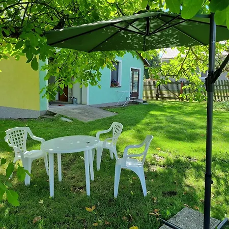 U Karlovych Varu Se Zahradou *